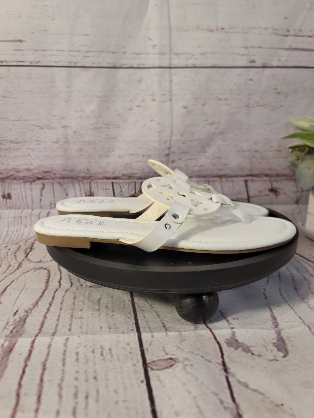 Sugar Clarissa Women's Medallion Cutout Thong Sandals - White - Size 8M - NWOT - Picture 3 of 8